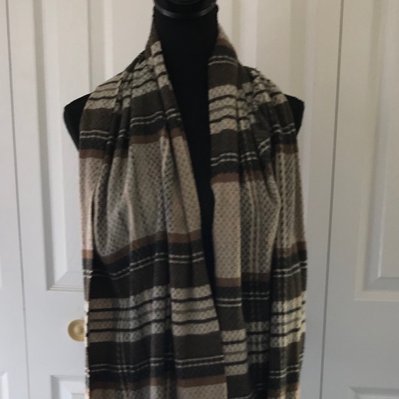 Plaid Wool Fringed Scarf EUC - Picture 3 of 5